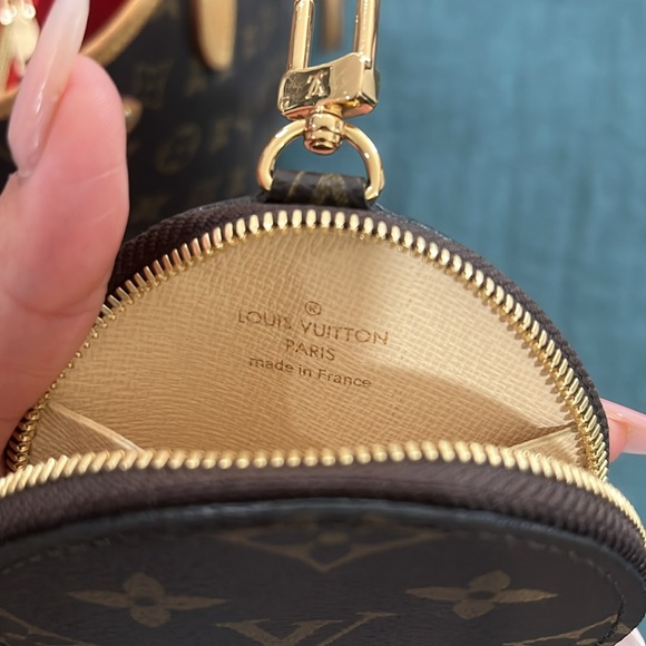 LV coin pouch - Picture 5 of 7